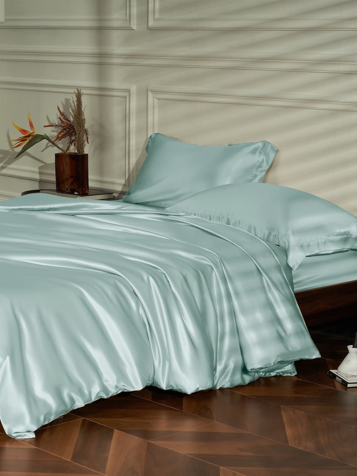 THXSILK Classic Silk Bedding Set, a 25-momme mulberry silk duvet cover with fitted sheet and pillow shams